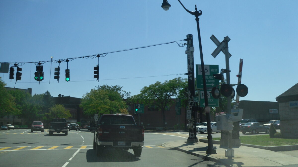 Cruzamento no centro de Framingham, Massachusetts