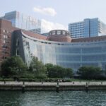 John Joseph Moakley United States Courthouse, em Boston, onde tramita a acao do DOJ contra a lei de mensalidade de residente de Massachusetts