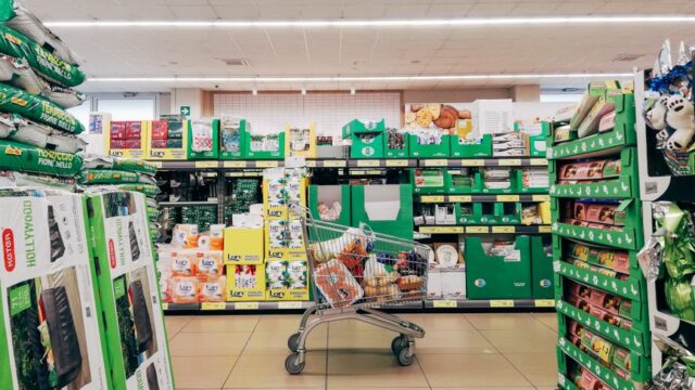 Carrinho de compras em um supermercado