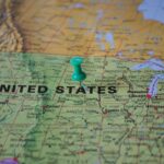 Mapa dos Estados Unidos com um alfinete verde marcando um local específico