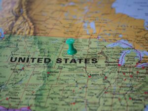 Mapa dos Estados Unidos com um alfinete verde marcando um local específico
