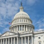Fachada do Capitólio dos Estados Unidos em Washington, DC, símbolo do governo federal americano em shutdown
